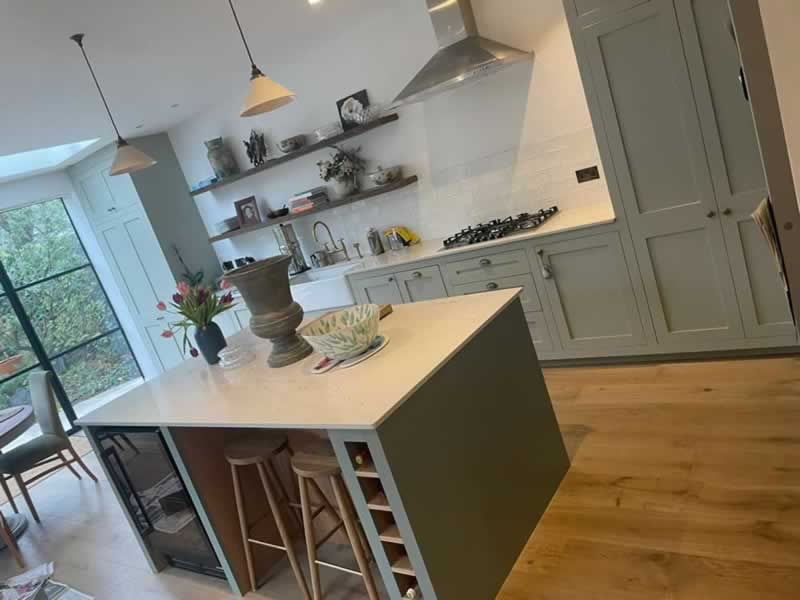 Bespoke kitchen cabinets, shelving & drawers